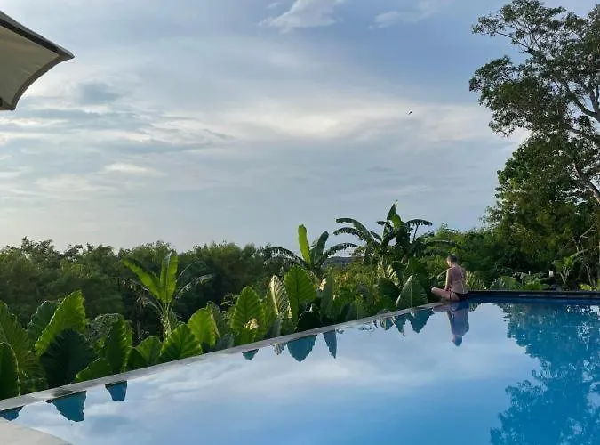 Sunset Hill 3*